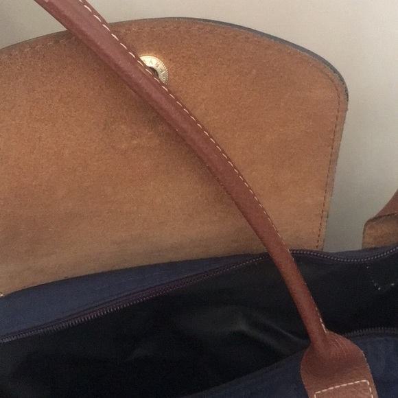 Reposhing Authentic Longchamp tote - Picture 5 of 10